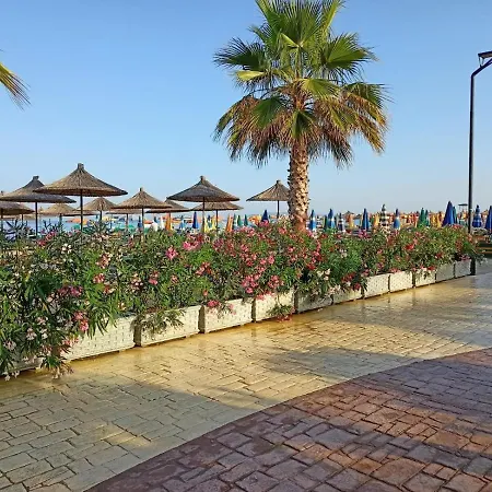 Azure View Apartment *